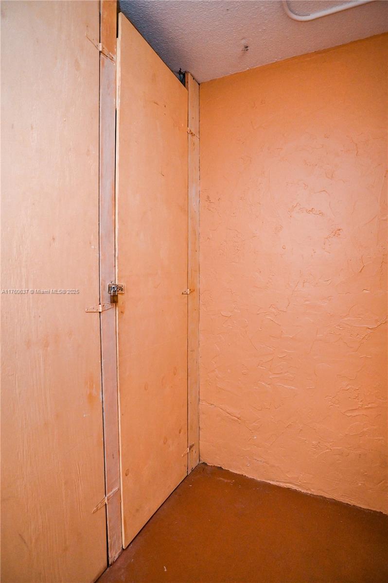 MEADOWBROOK LAKES CONDO - Residential