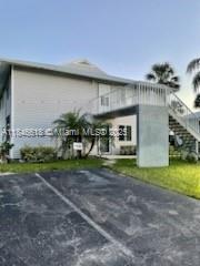 Fully furnished updated 2x2. Available annually $2,300 or seasonally $2,800