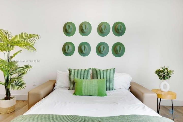 COSTA HOLLYWOOD CONDO - Residential