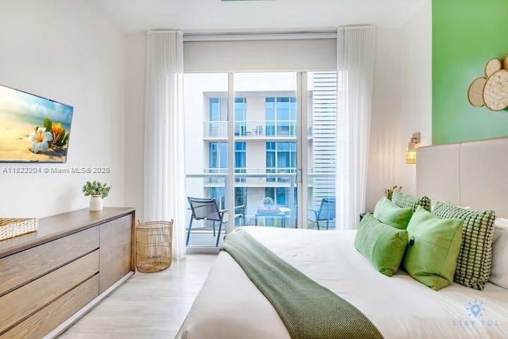 COSTA HOLLYWOOD CONDO - Residential