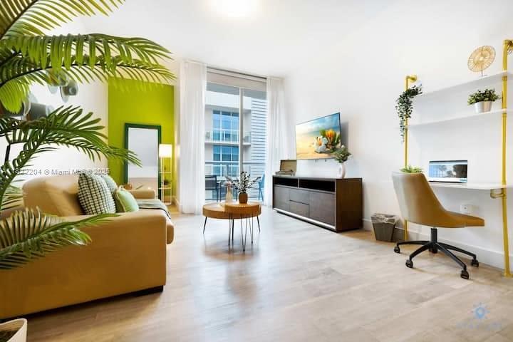 COSTA HOLLYWOOD CONDO - Residential