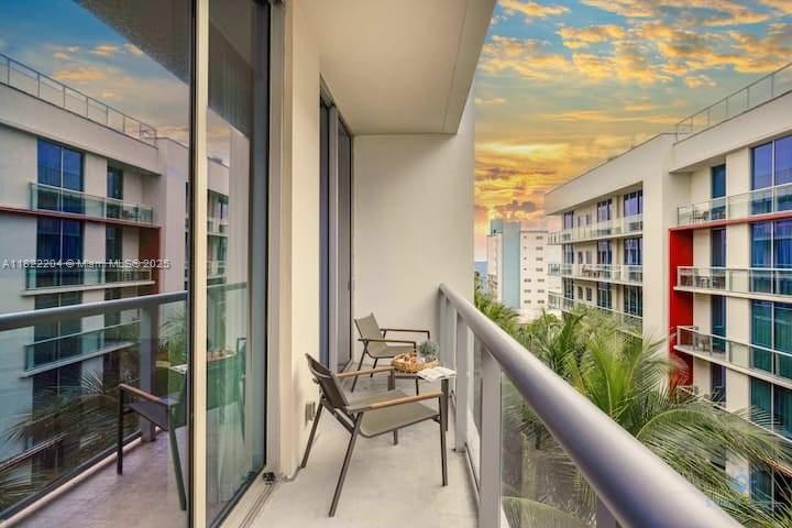 COSTA HOLLYWOOD CONDO - Residential
