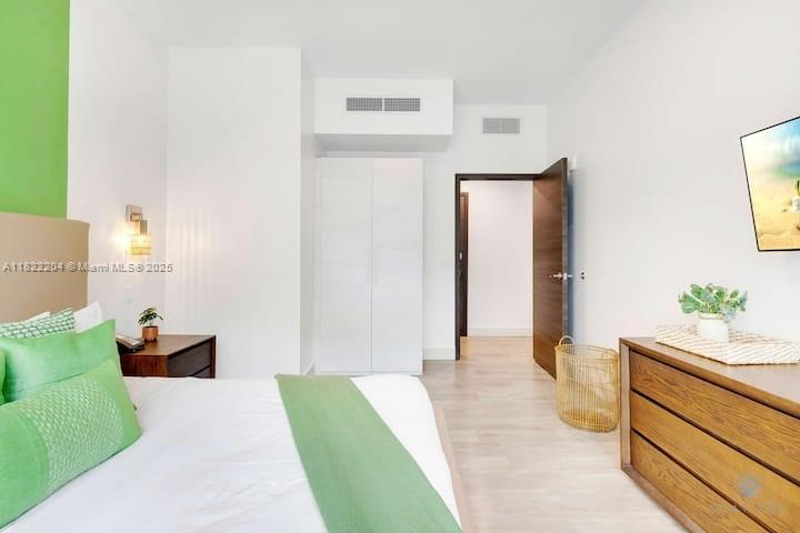 COSTA HOLLYWOOD CONDO - Residential