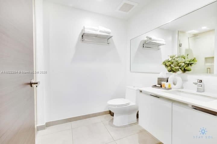 COSTA HOLLYWOOD CONDO - Residential
