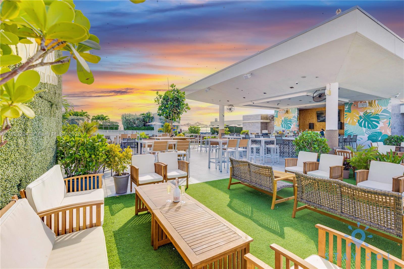 COSTA HOLLYWOOD CONDO - Residential