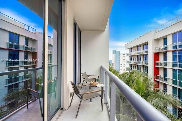 COSTA HOLLYWOOD CONDO - Residential