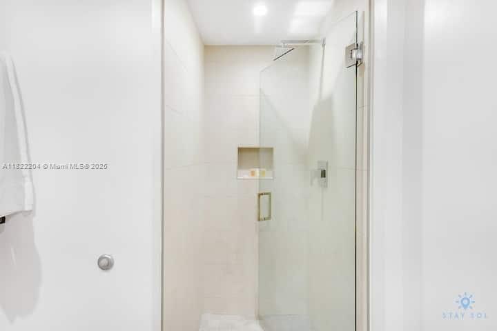 COSTA HOLLYWOOD CONDO - Residential