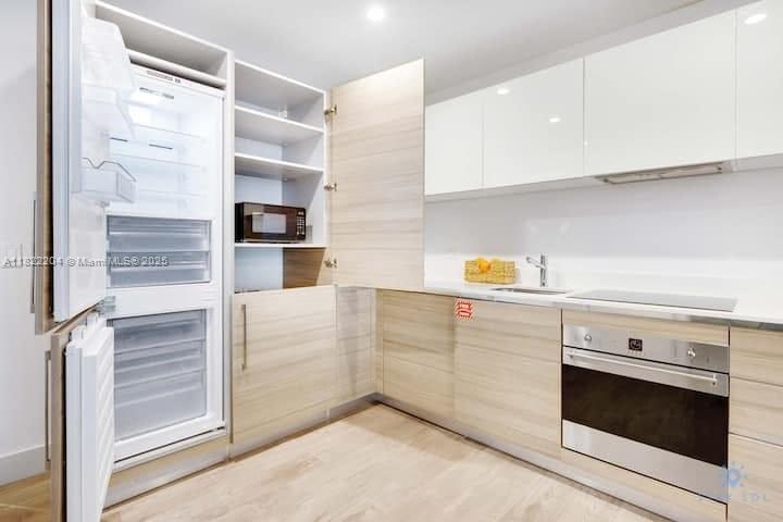 COSTA HOLLYWOOD CONDO - Residential
