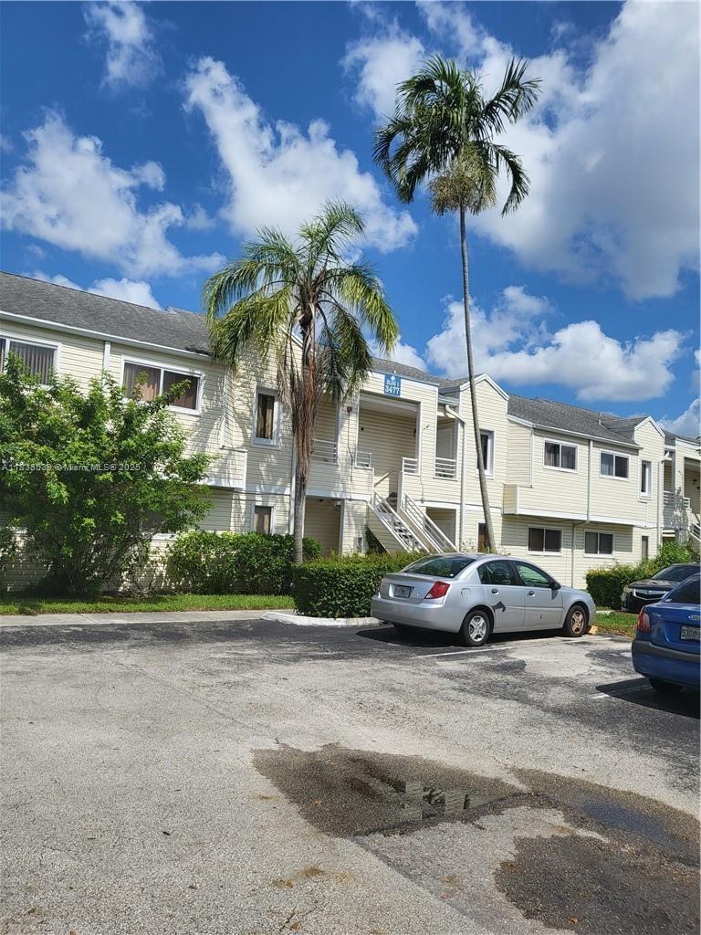 Great 1-bedroom, 1-bathroom Unit for Rent at Summer Lake Condo! Gated Community. The first floor has a large bedroom with a walk-in closet, tile floor, and a washer and dryer in the unit. The community is very peaceful and features a mile-long jogging path, grills, a pool, tennis and basketball courts, and a gym. Card entry access. Close to both I95 and Turnpike.