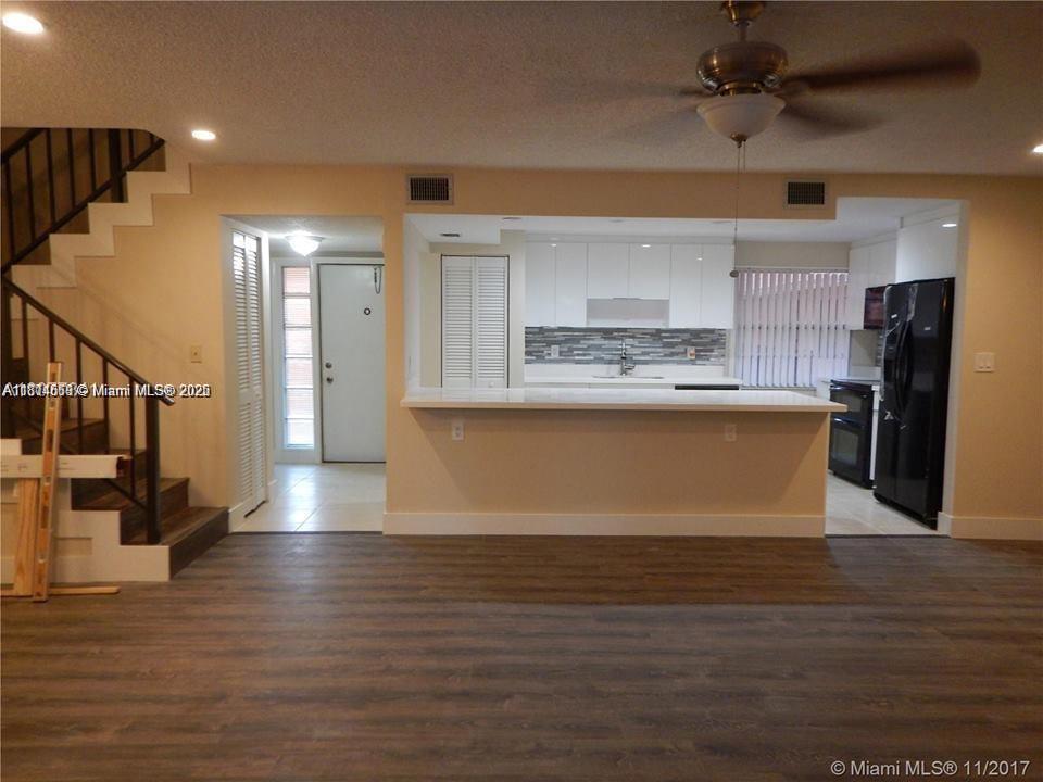 Rental Property at 430 Commodore Dr 307, Plantation, Miami-Dade County, Florida - Bedrooms: 2 
Bathrooms: 3  - $2,450 MO.