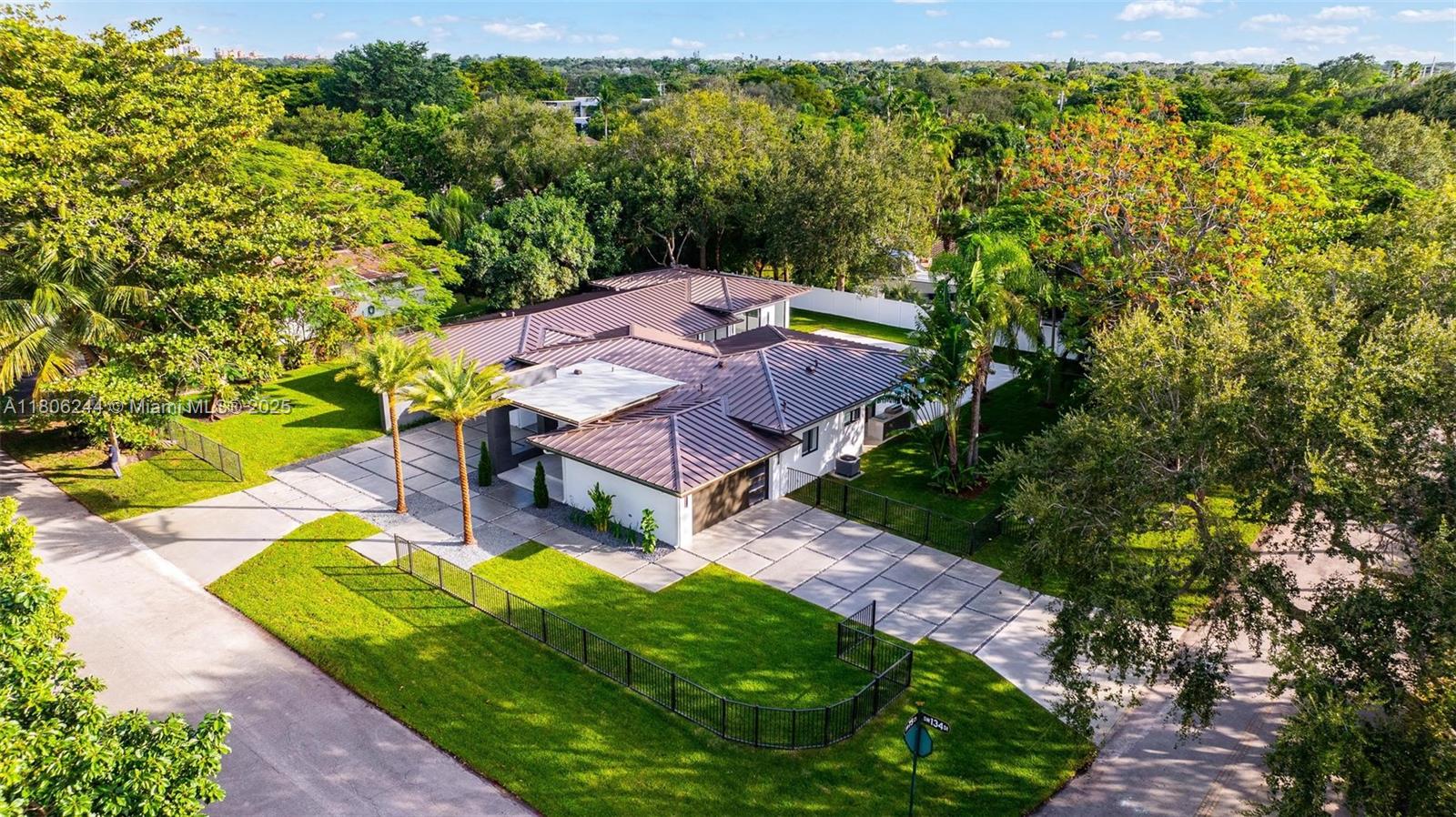 7530 Sw 134th St, Pinecrest, Miami-Dade County, Florida - 5 Bedrooms  
5 Bathrooms - 