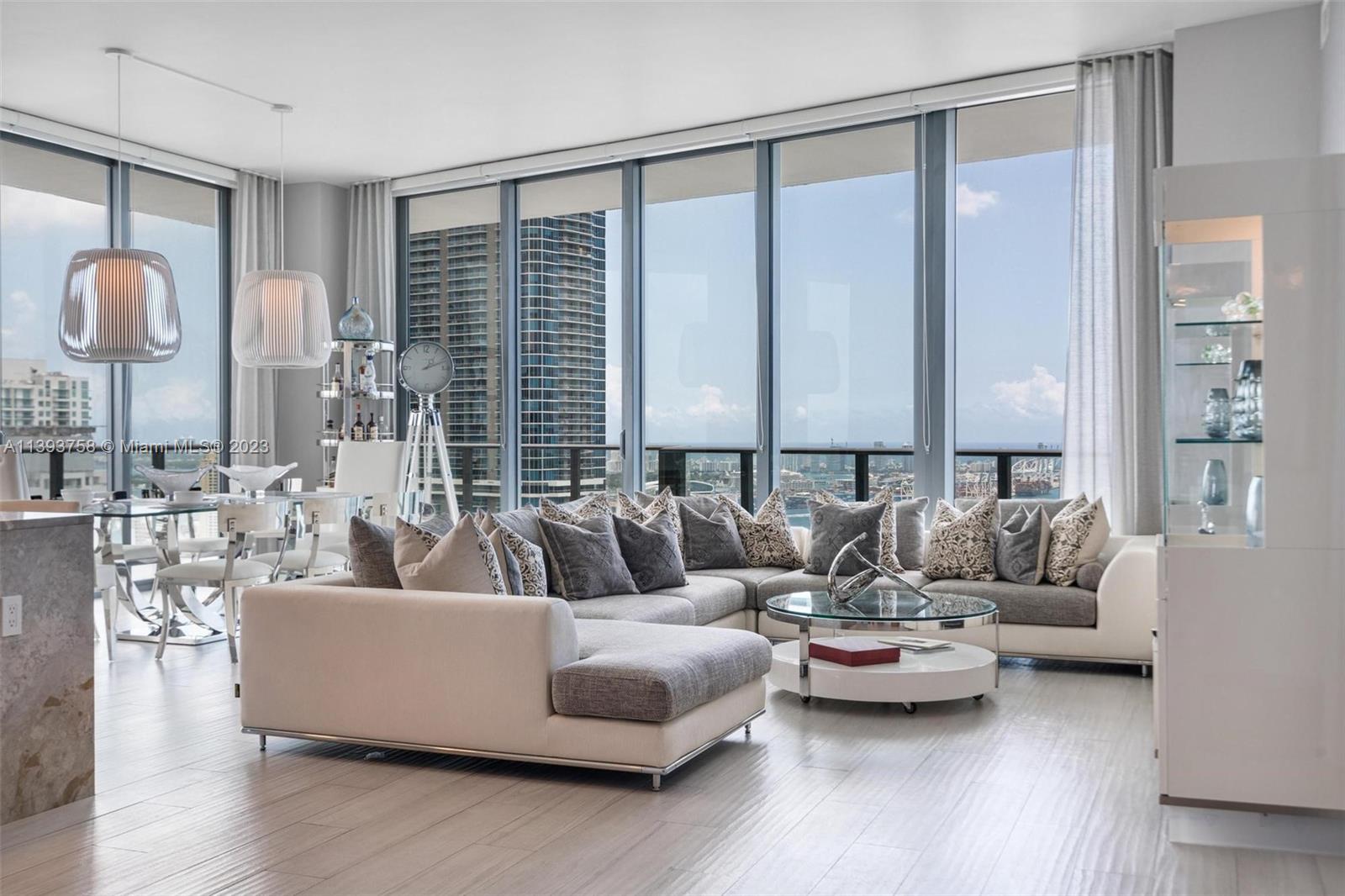 SLS BRICKELL - PH UNIQUE - Residential