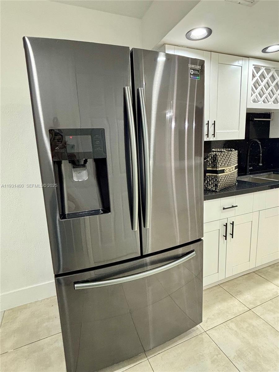 KNOLLS 2 SEC - Residential Lease