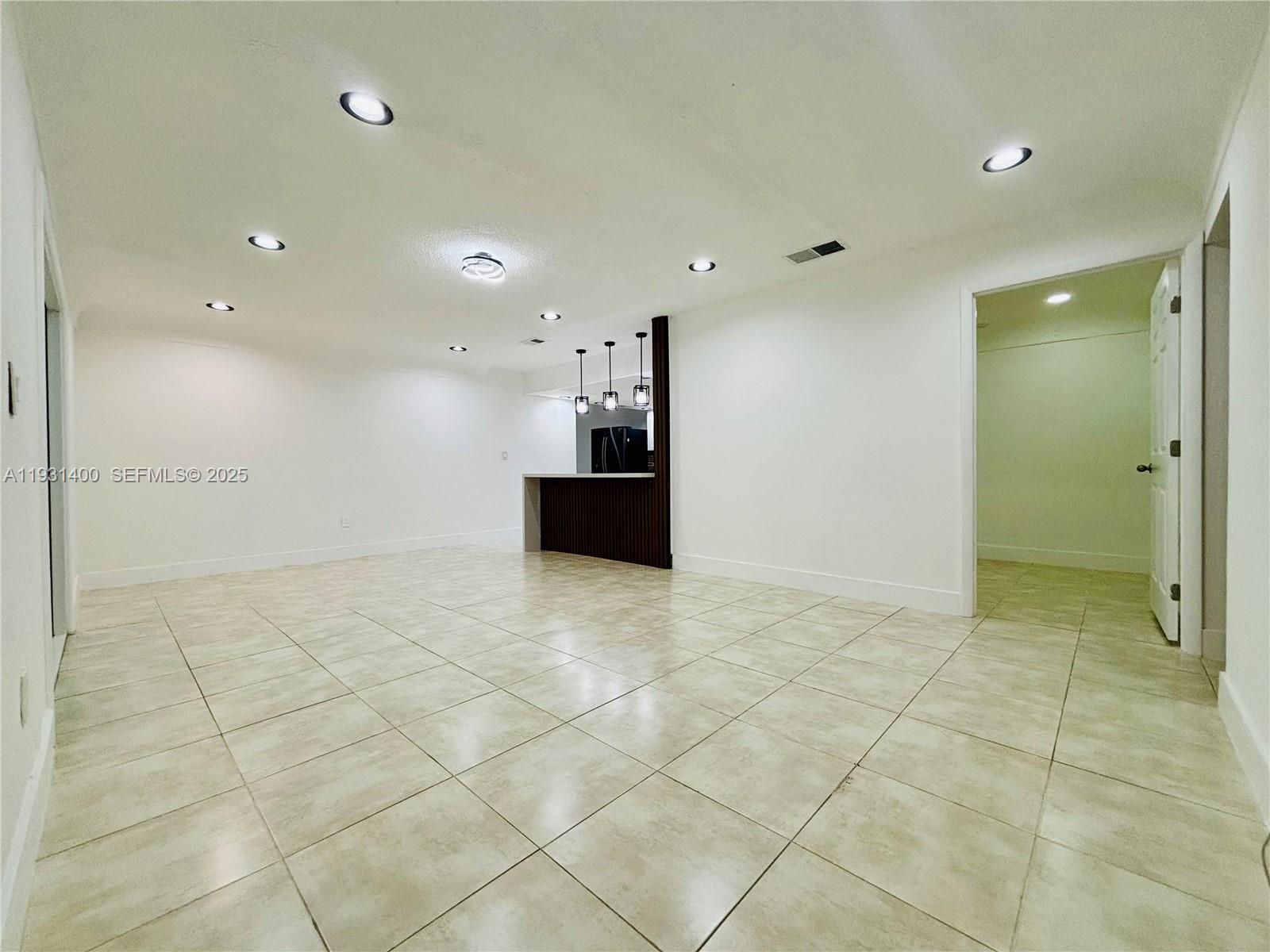 KNOLLS 2 SEC - Residential Lease