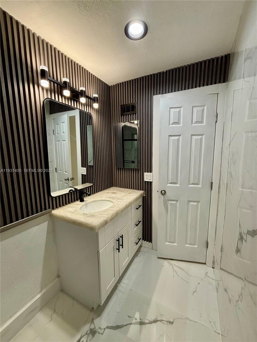 KNOLLS 2 SEC - Residential Lease