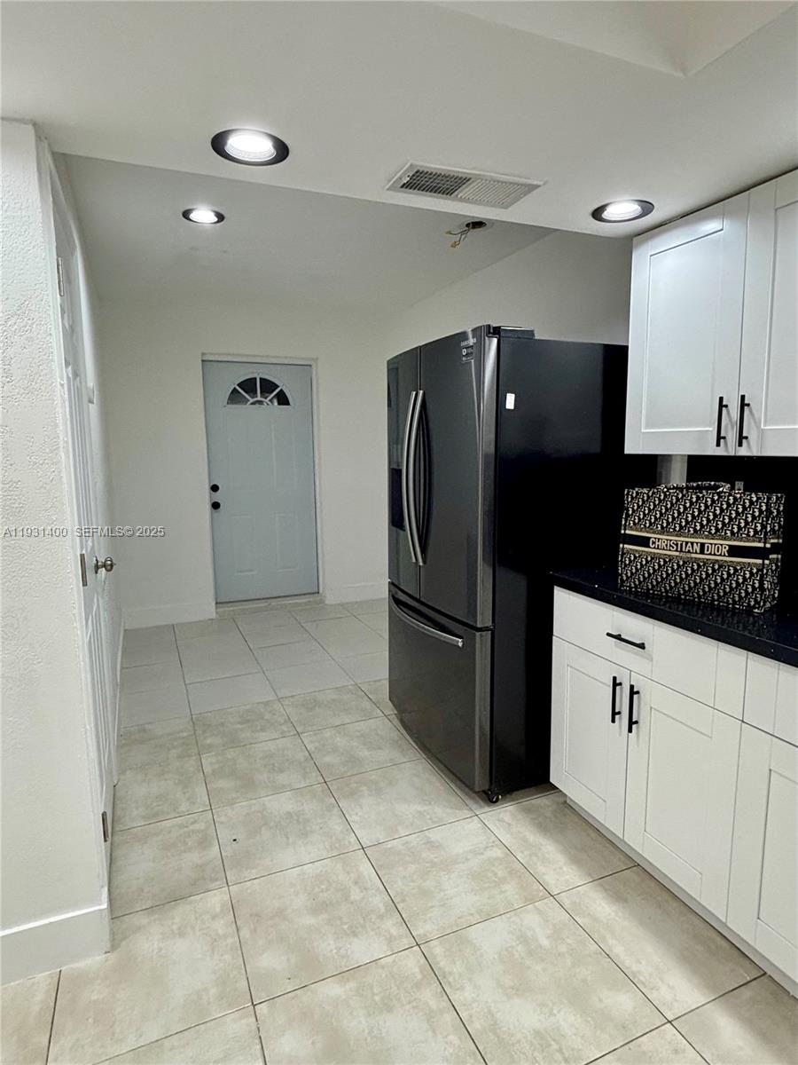 KNOLLS 2 SEC - Residential Lease