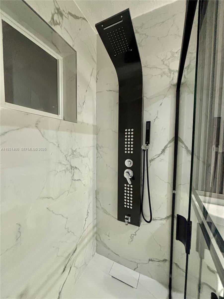 KNOLLS 2 SEC - Residential Lease