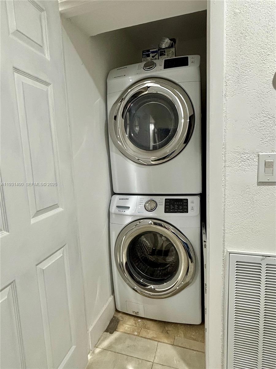 KNOLLS 2 SEC - Residential Lease