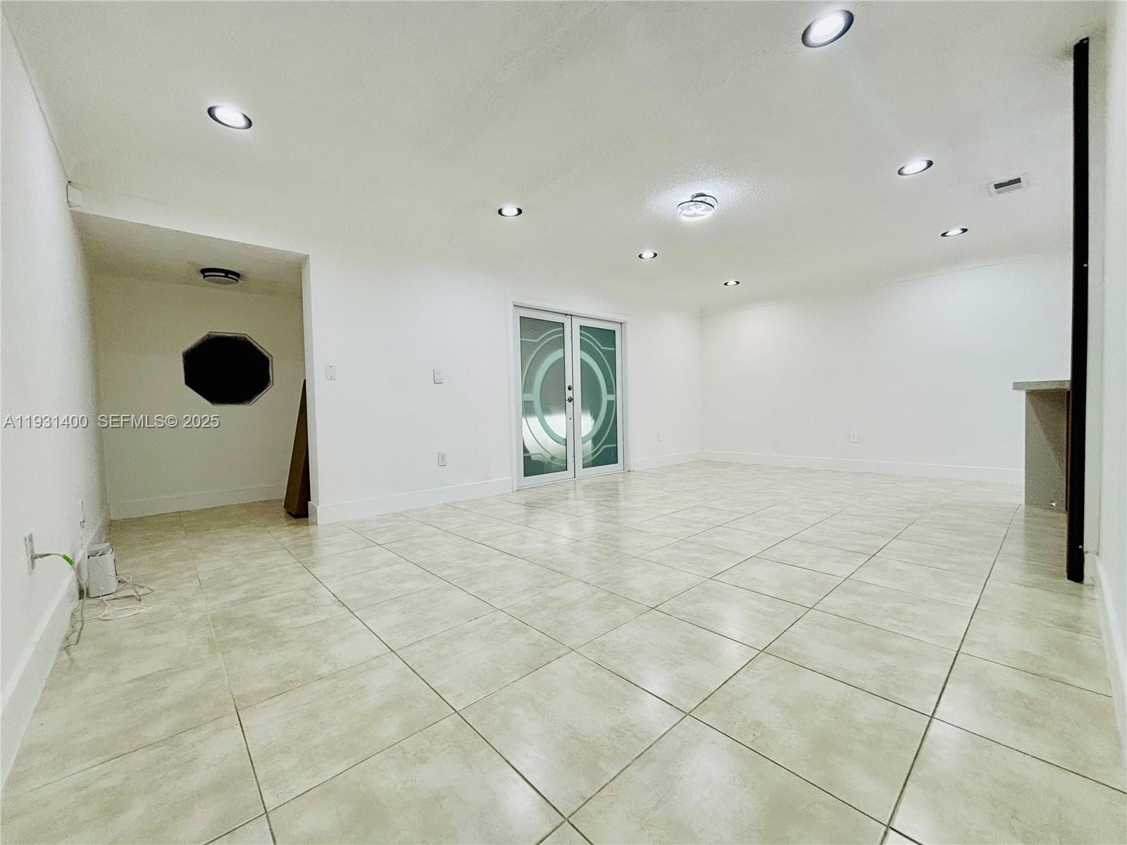 KNOLLS 2 SEC - Residential Lease