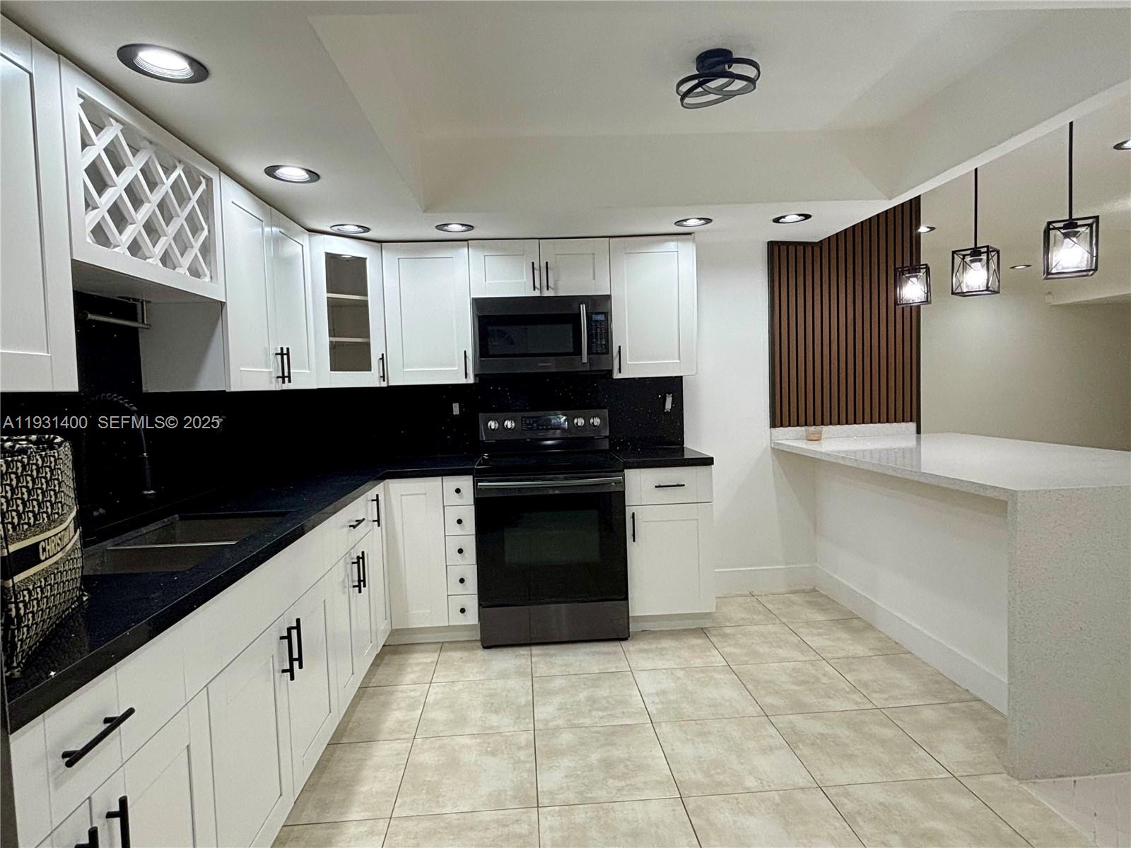 KNOLLS 2 SEC - Residential Lease