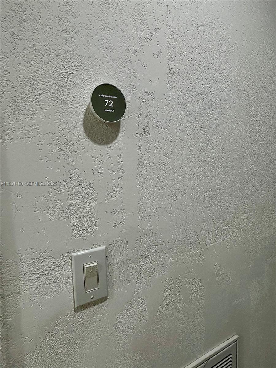 KNOLLS 2 SEC - Residential Lease