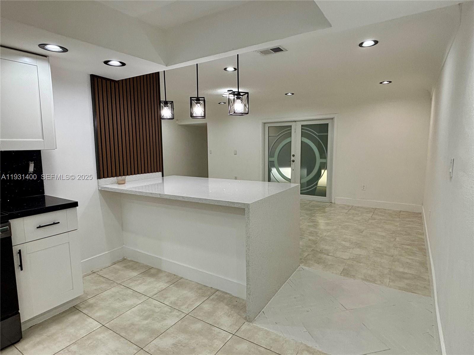 KNOLLS 2 SEC - Residential Lease