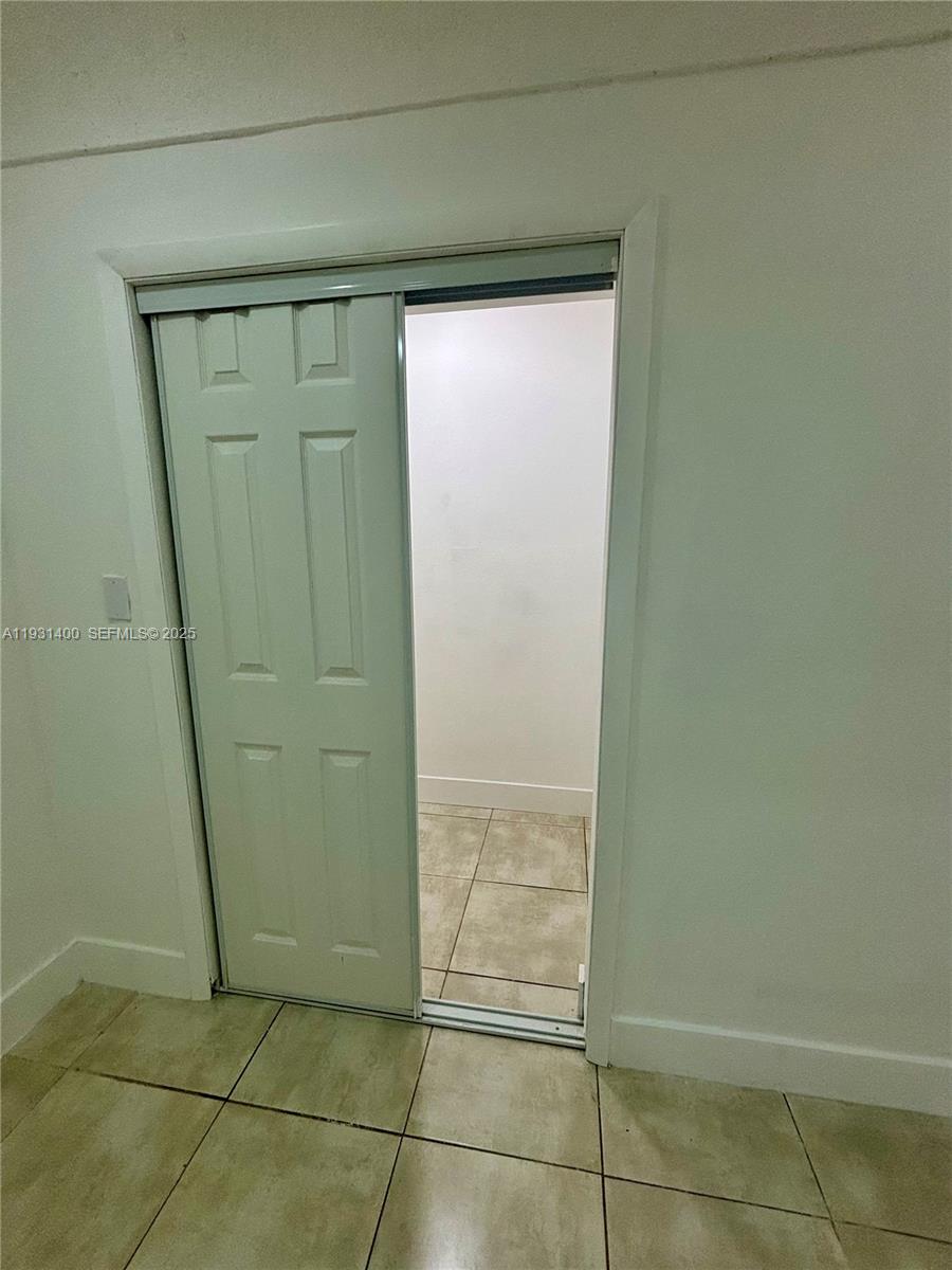 KNOLLS 2 SEC - Residential Lease