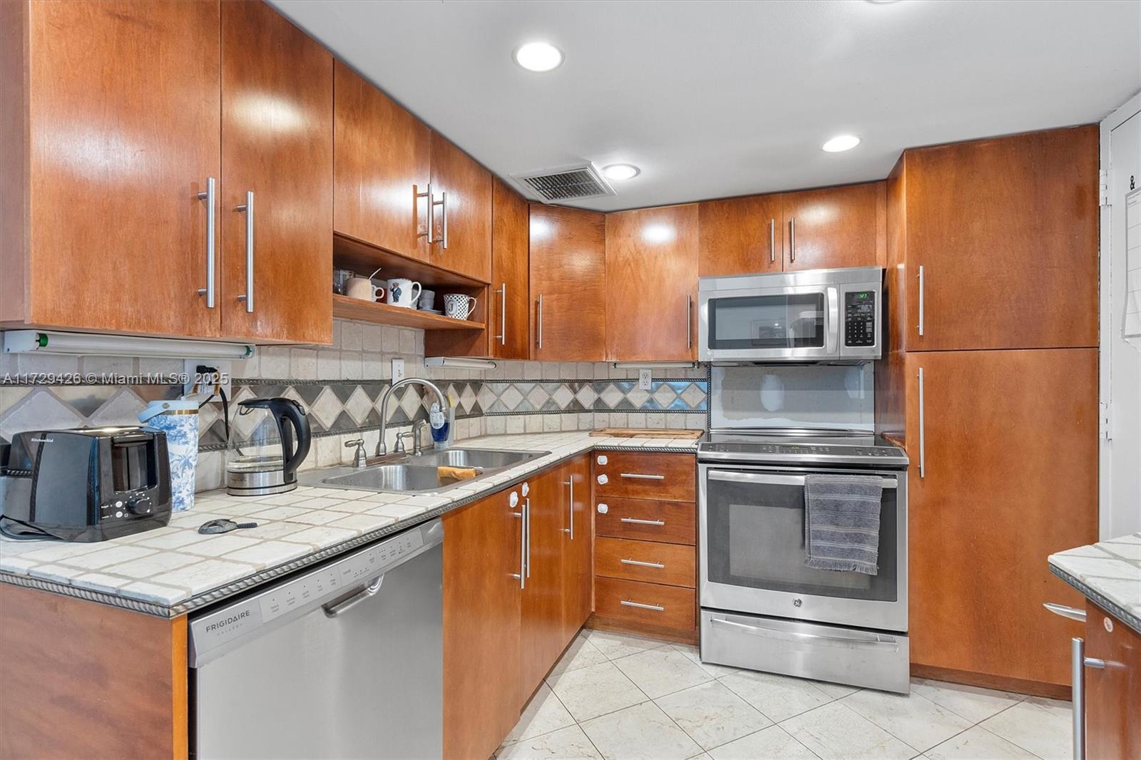 ARLEN HOUSE CONDO - Residential