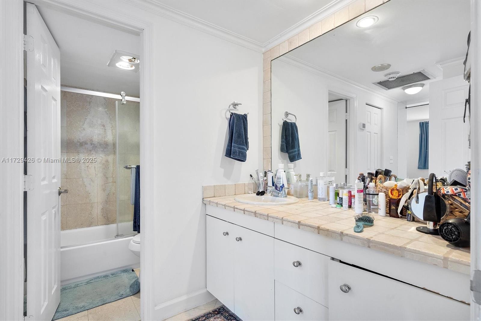 ARLEN HOUSE CONDO - Residential