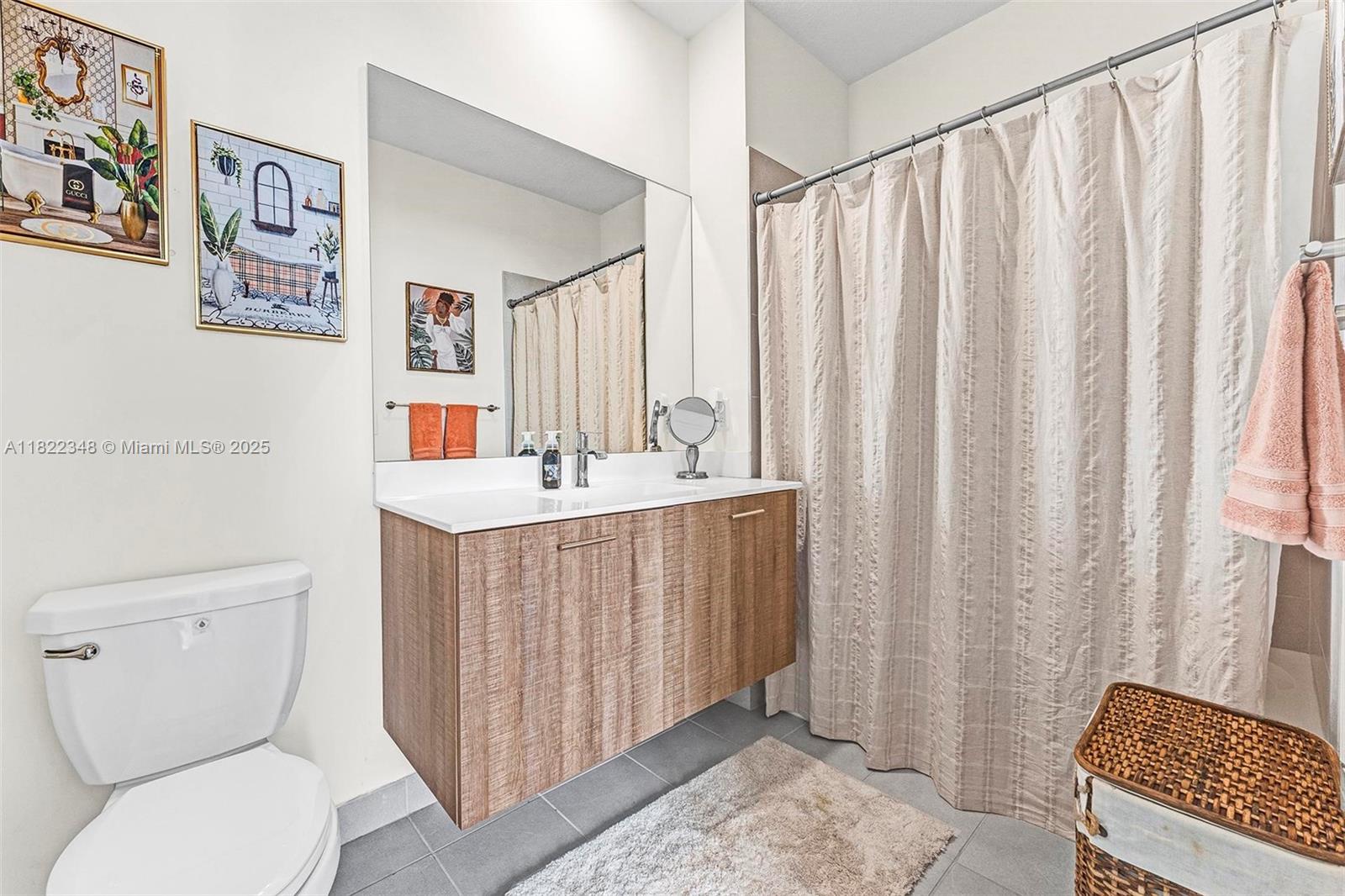 DOWNTOWN DORAL SOUTH PHAS - Residential