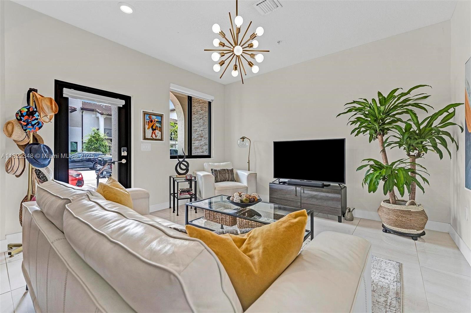 DOWNTOWN DORAL SOUTH PHAS - Residential