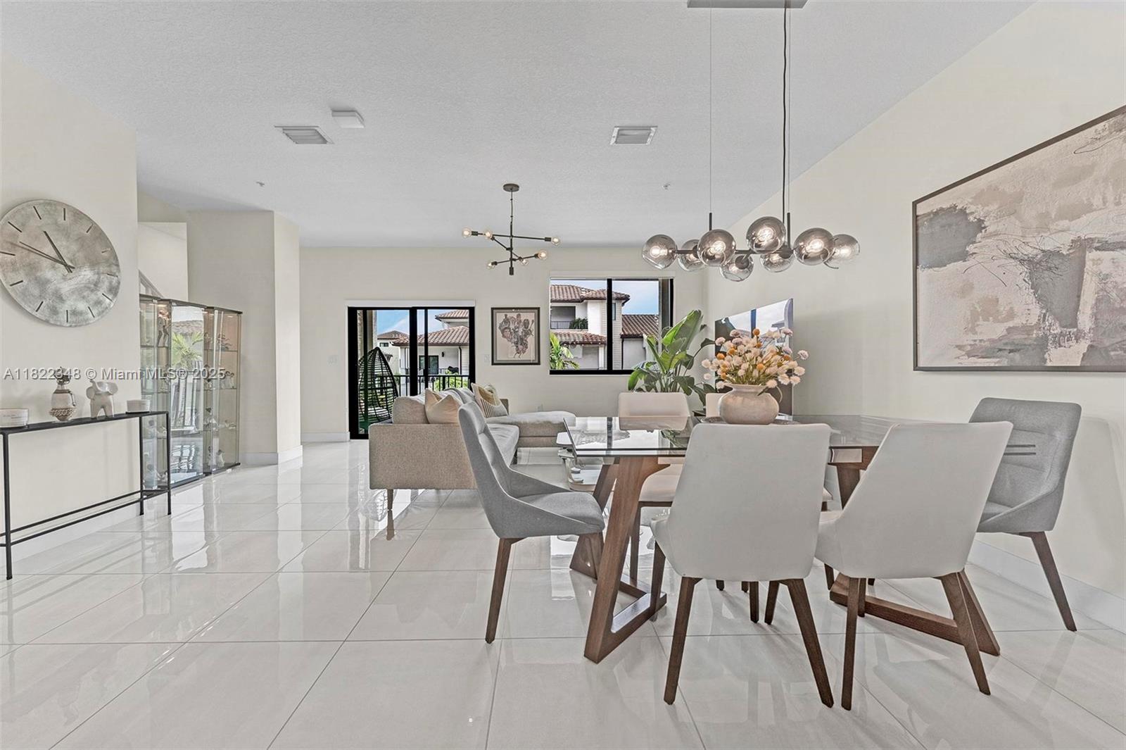 DOWNTOWN DORAL SOUTH PHAS - Residential