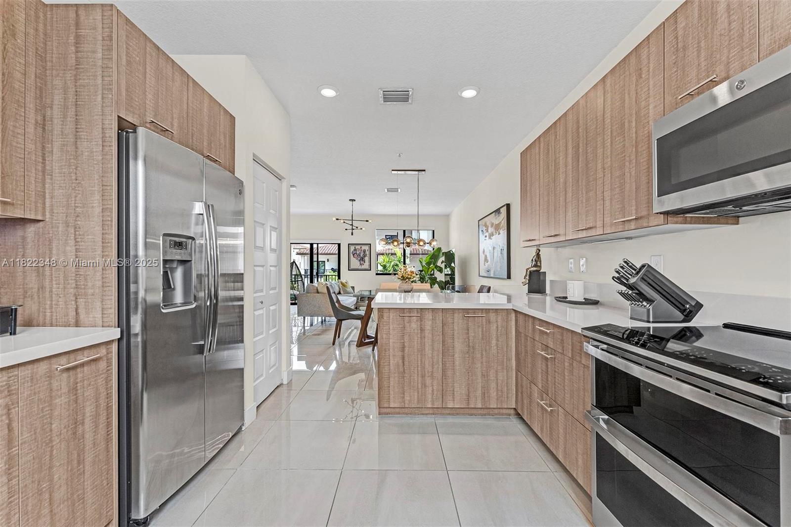 DOWNTOWN DORAL SOUTH PHAS - Residential