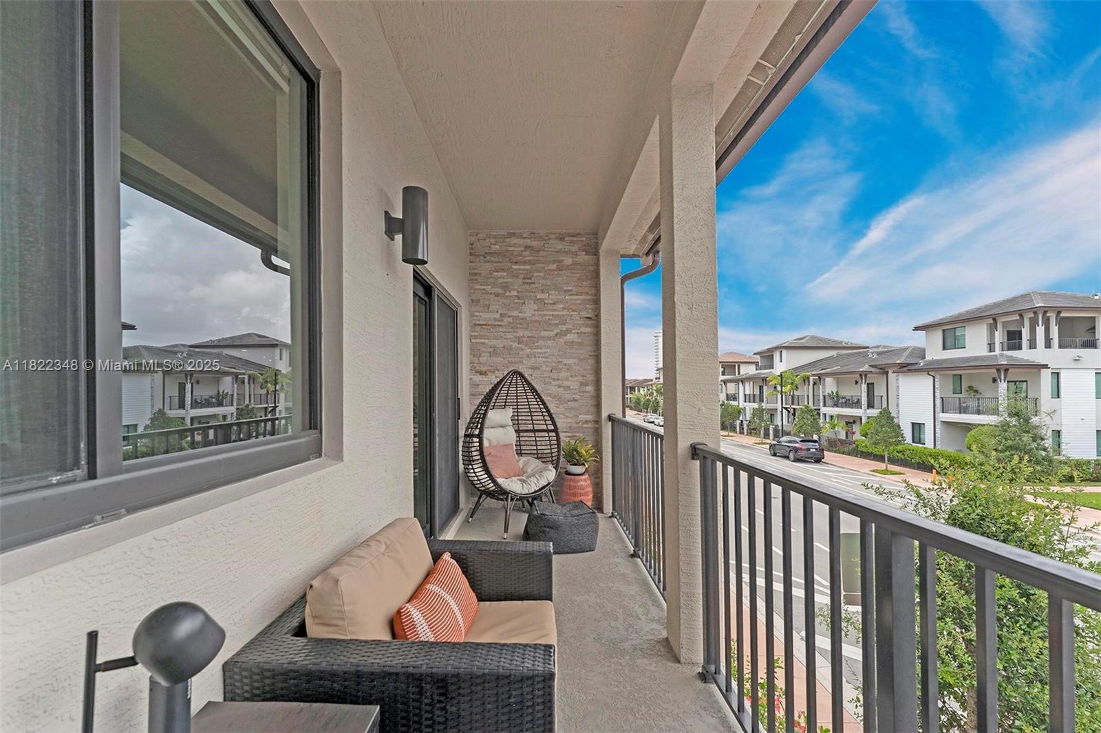 DOWNTOWN DORAL SOUTH PHAS - Residential