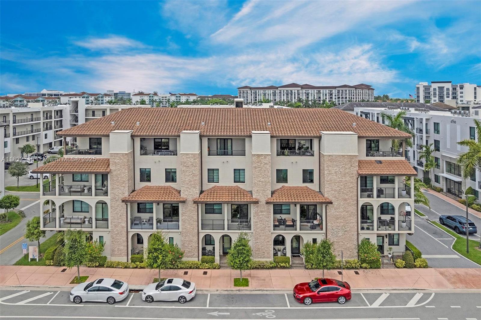 DOWNTOWN DORAL SOUTH PHAS - Residential