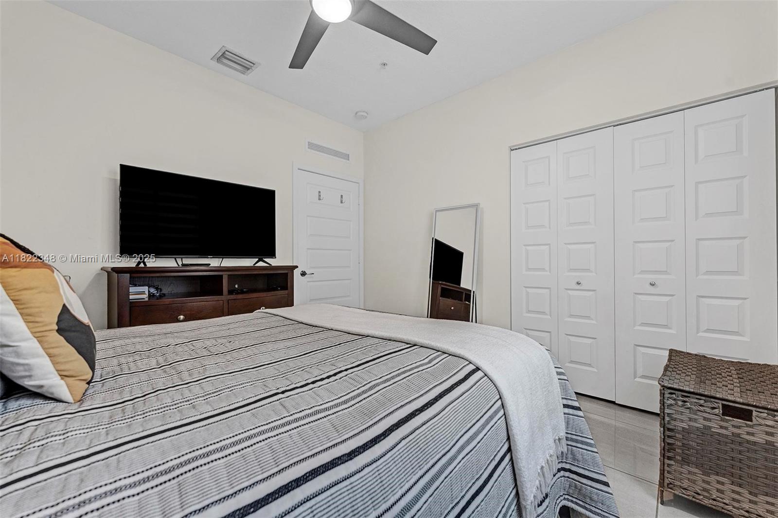 DOWNTOWN DORAL SOUTH PHAS - Residential