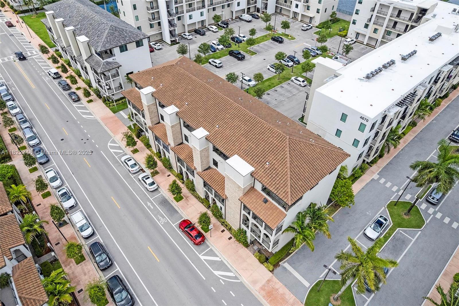 DOWNTOWN DORAL SOUTH PHAS - Residential