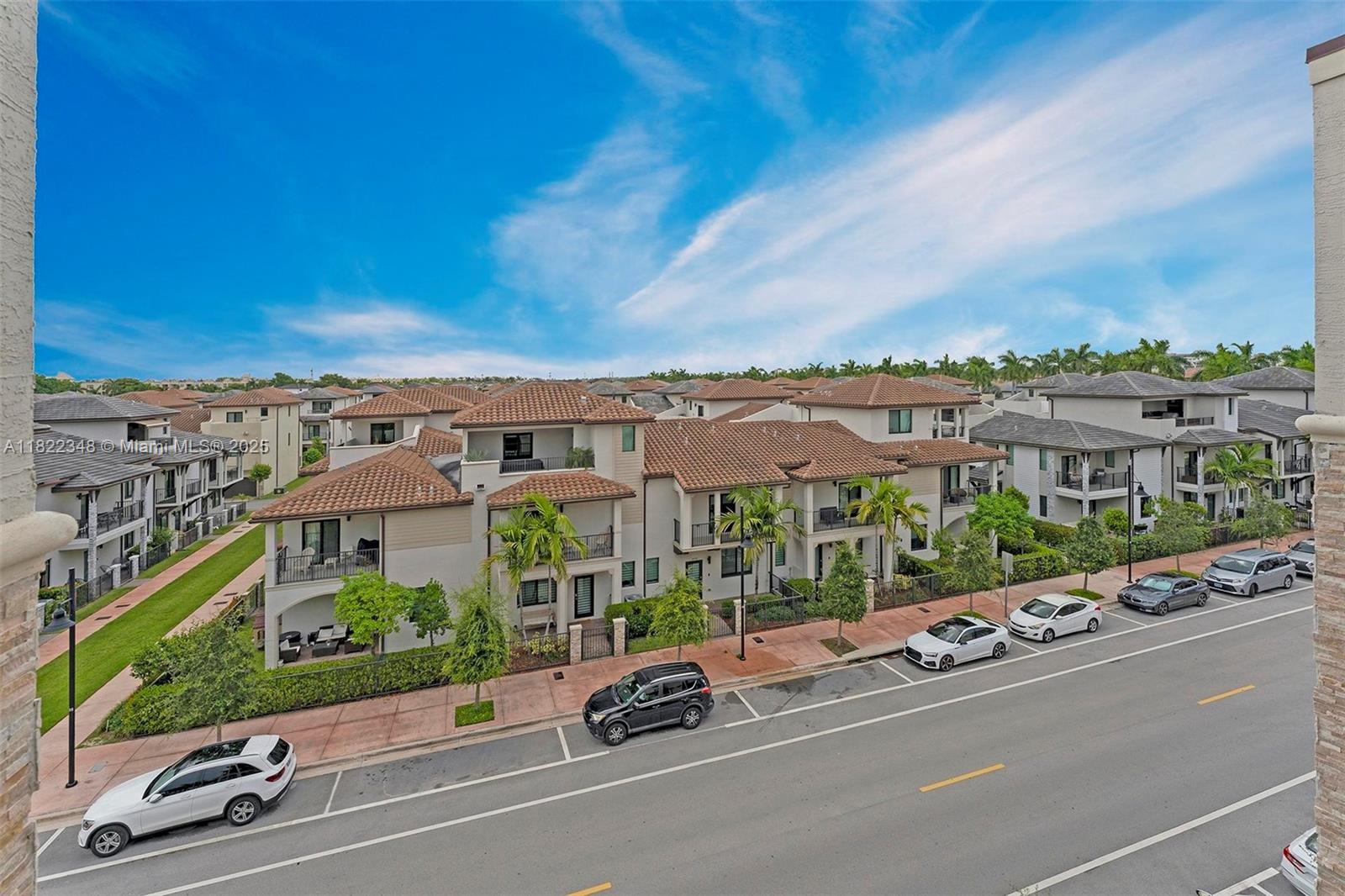 DOWNTOWN DORAL SOUTH PHAS - Residential