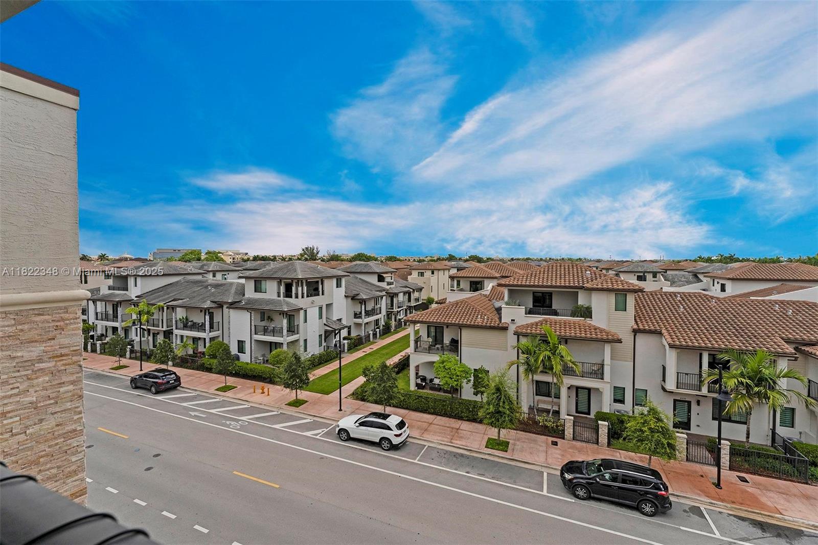 DOWNTOWN DORAL SOUTH PHAS - Residential