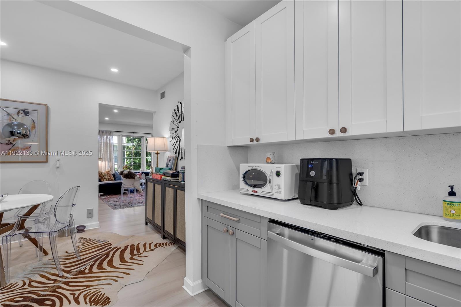 HELENE MARIE CONDO - Residential