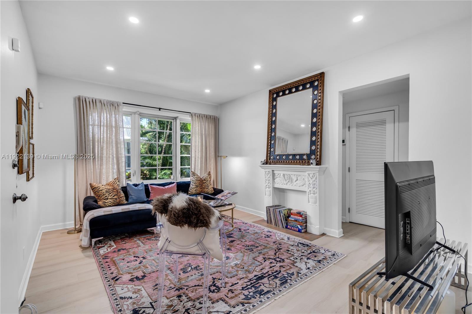 1052 Jefferson Ave 5