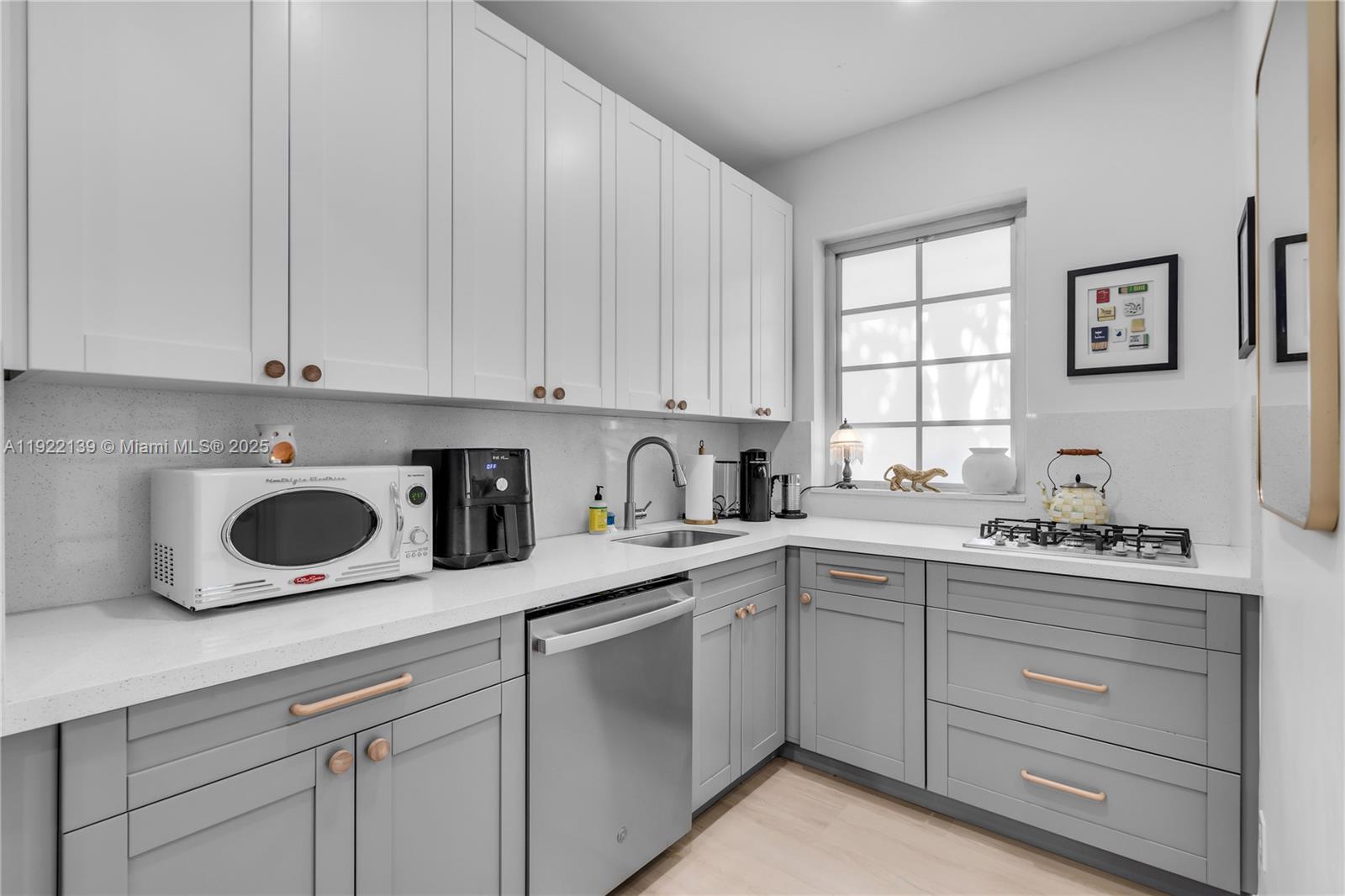 HELENE MARIE CONDO - Residential