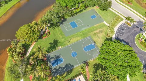 Tiny photo for 885 Tanglewood Cir, Weston, FL 33327 (MLS # A12024094)
