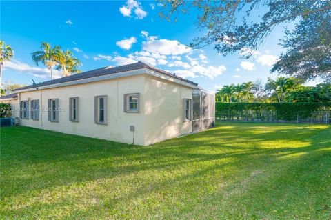 Tiny photo for 885 Tanglewood Cir, Weston, FL 33327 (MLS # A12024094)