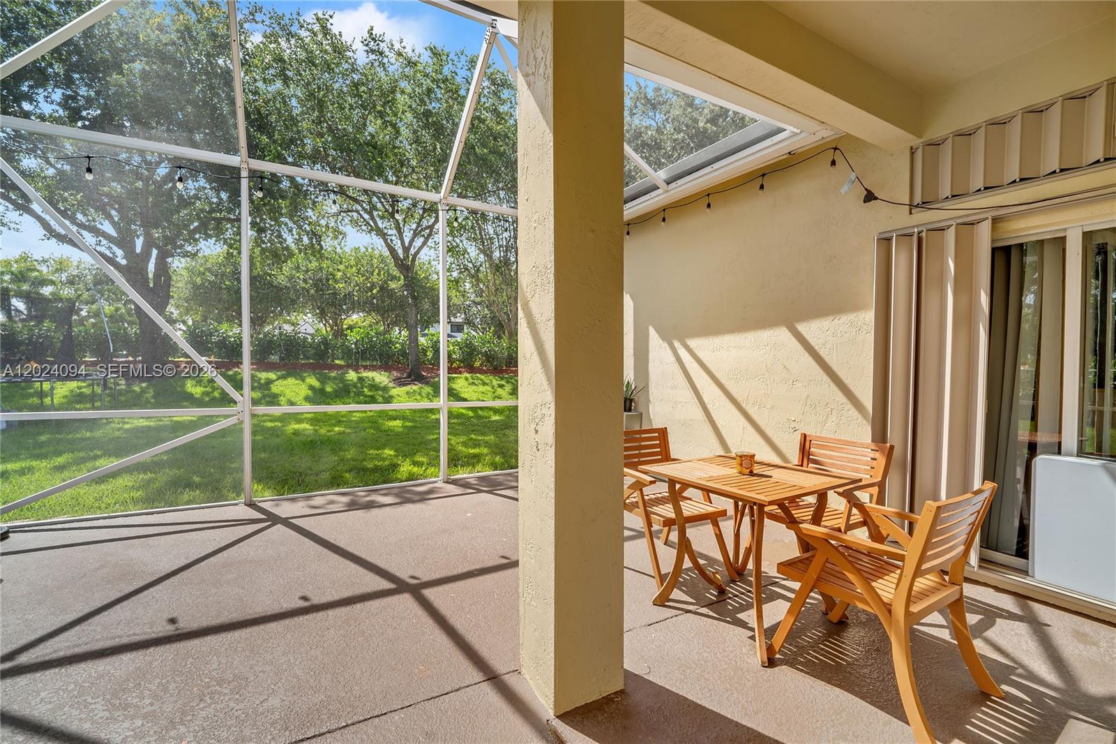 885 Tanglewood Cir