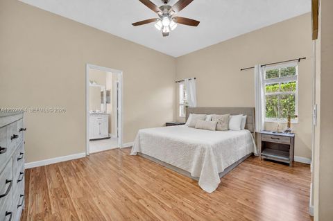 Tiny photo for 885 Tanglewood Cir, Weston, FL 33327 (MLS # A12024094)