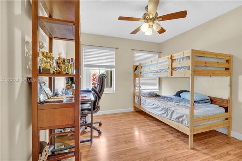 Tiny photo for 885 Tanglewood Cir, Weston, FL 33327 (MLS # A12024094)