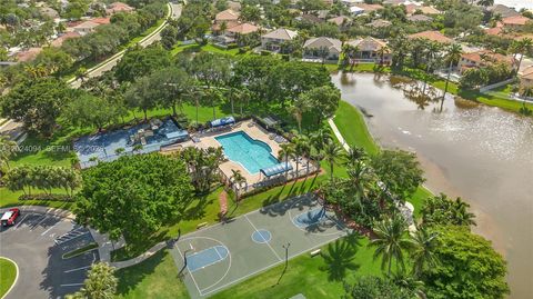 Tiny photo for 885 Tanglewood Cir, Weston, FL 33327 (MLS # A12024094)