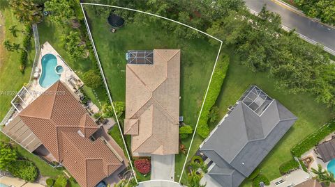 Tiny photo for 885 Tanglewood Cir, Weston, FL 33327 (MLS # A12024094)