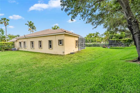 Tiny photo for 885 Tanglewood Cir, Weston, FL 33327 (MLS # A12024094)